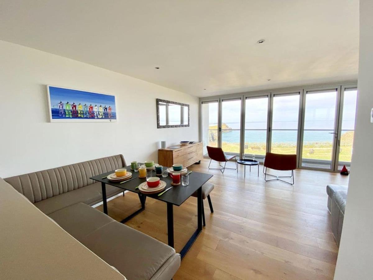 Sunset Waves Sea View Apartment Featuring Panoramic Views & Parking Newquay  Exterior photo