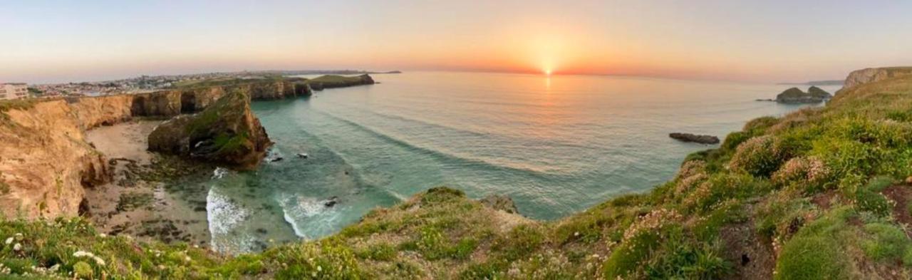 Sunset Waves Sea View Apartment Featuring Panoramic Views & Parking Newquay  Exterior photo