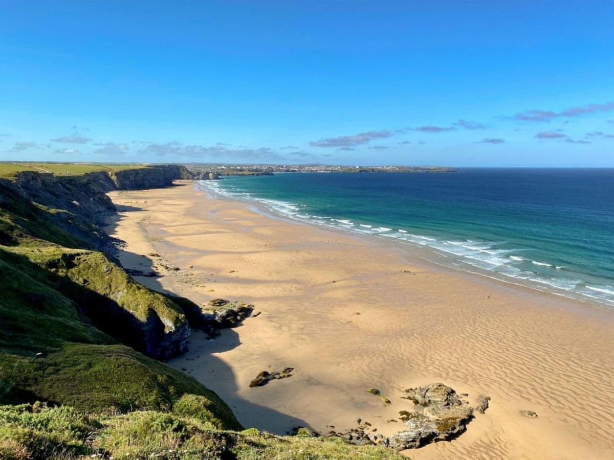 Sunset Waves Sea View Apartment Featuring Panoramic Views & Parking Newquay  Exterior photo