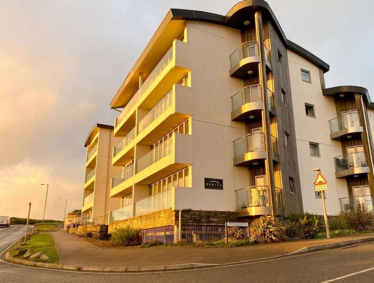 Sunset Waves Sea View Apartment Featuring Panoramic Views & Parking Newquay  Exterior photo